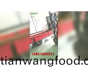 設(she)備裝貨現(xiàn)場(chang)待髮貨(huo)